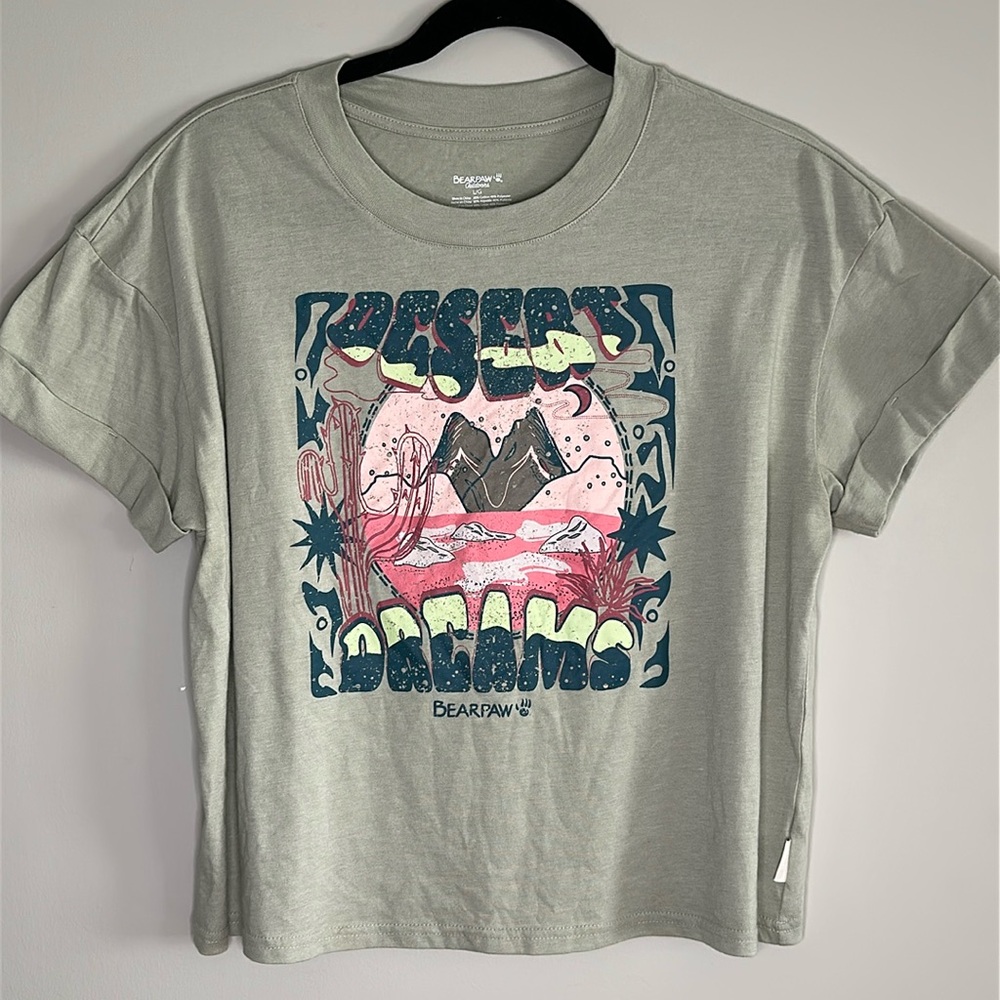 BearPaw Outdoors Green Desert dreams Cropped Tee